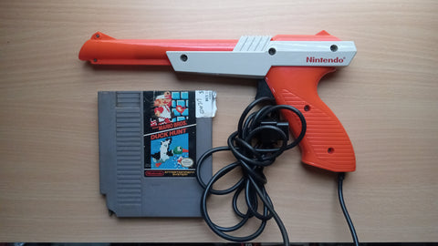 Super Mario Bros. Duck Hunt Orange Zapper Gun Game Bundle